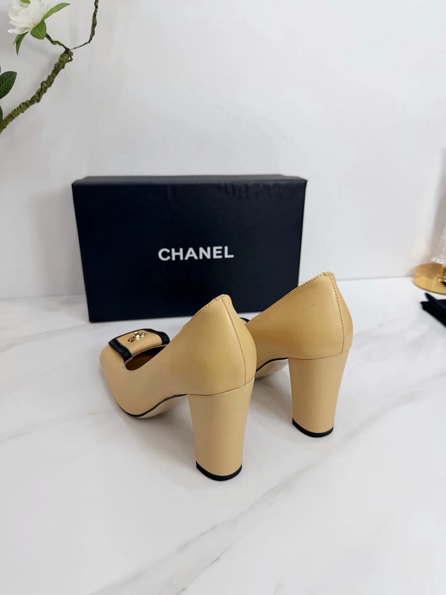 👟👟Ex-factory price 560👟👟 CHANEL 2026 Autumn Martin Boots Single Shoes Sandals Slippers Latest ❤ European Purchasing Agency & Fragrant Grandma’s New Fashion Latest Page 🔛 Small fragrant Martin boots that exude lasting charm ~ The original development supports any comparison in the market 🆚 The so-called smooth and natural lines can restore the original appearance. Many stars have recommended it One of the must-have items in spring. Super comfortable on the feet, really fragrant series... 💝💝💝 1⃣️Fabric: Imported Yangjing 2⃣️Inner: Imported sheepskin 3⃣️Outsole: Imported Italian original original color genuine leather outsole Heel height 8.0 4⃣️Code number: 35 to 39 (customized at 40.41)